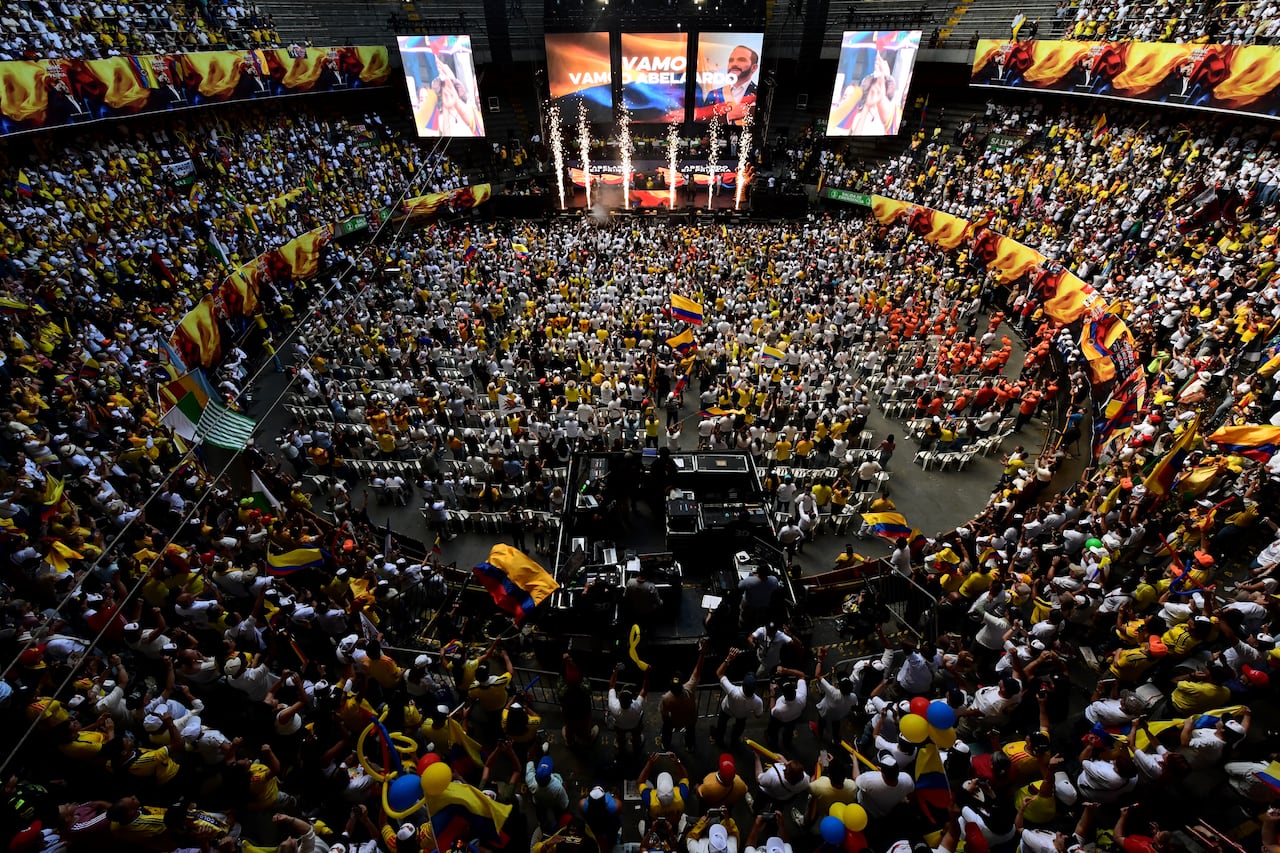 La campaña del autodenominado ‘outsider’ de la política en estas elecciones se ha caracterizado por presentaciones grandilocuentes con las que aspira capitalizar los votos que le aseguren la segunda vuelta.