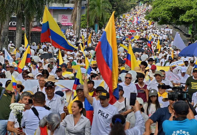 Este domingo 15 de junio, Cali se suma a otras 22 ciudades del país en la Marcha del Silencio, una movilización nacional convocada como respuesta al atentado sufrido por el senador Miguel Uribe Turbay y como rechazo a la creciente ola de violencia en Colombia. Fotos Raúl Palacios / El País.