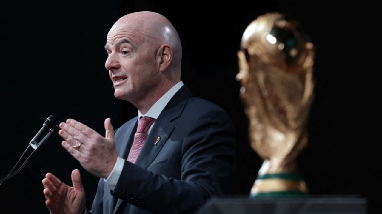 Gianni Infantino, presidente de la FIFA, se mostró reflexivo al respecto de los hechos en México. (Photo by ALEX WONG / AFP).