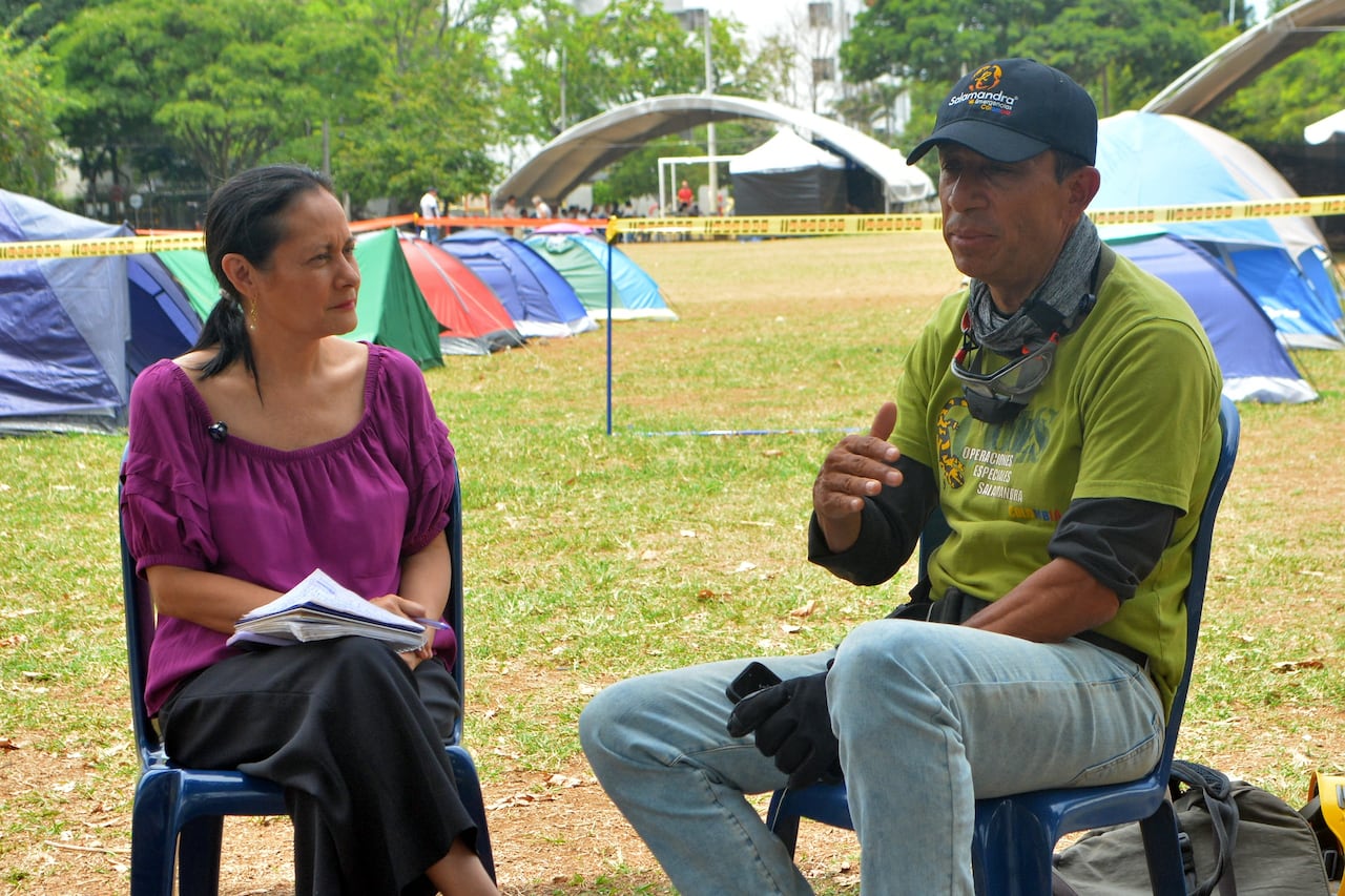 Desde el campamento que montó en una zona verde del barrio Capri, el médico Laureano Quintero compartió sus reflexiones sobre el terremoto del 10 de agosto, que afectó a Cali.