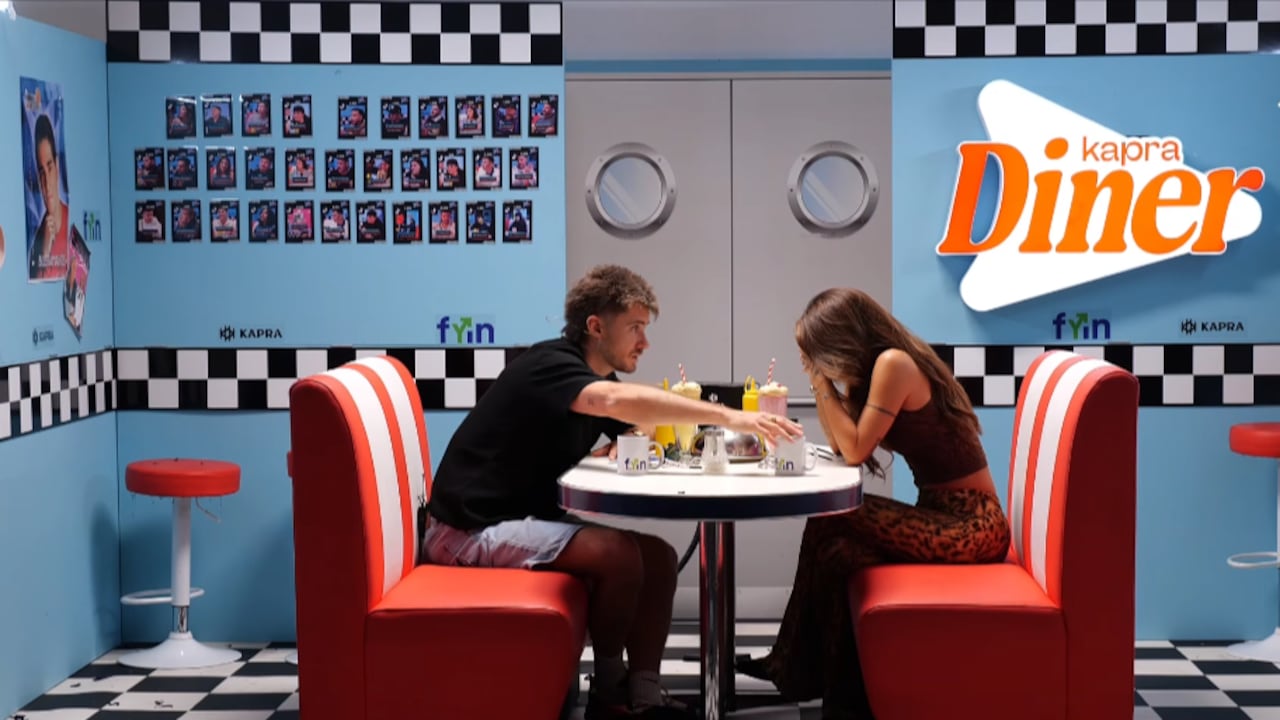 En medio de la entrevista se refirió al tema. Los clips se hicieron virales.