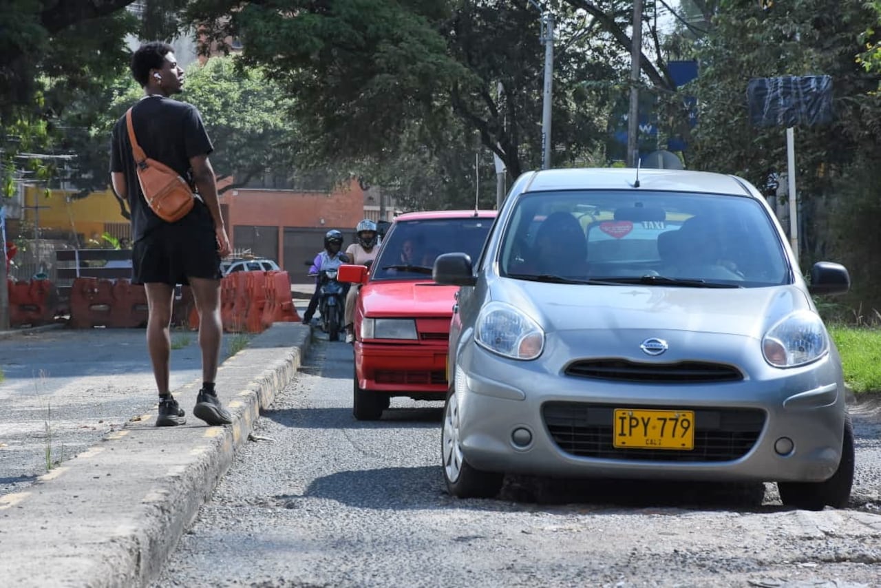 El País Denuncia Vías en mal estado, Barrio San Fernando Calle 4 entre Cras 37A y 36.
