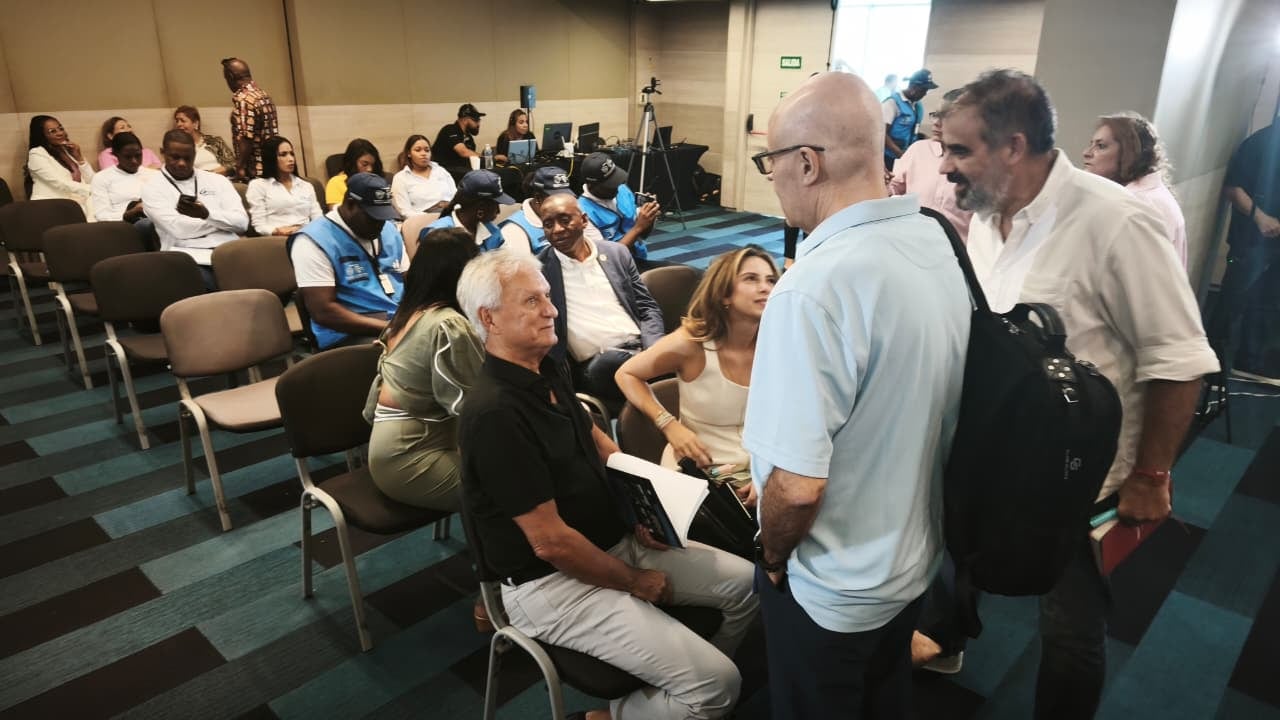 Los asistentes al Foro Región: Diálogos por el Valle conversan sobre los retos del suroccidente colombiano.