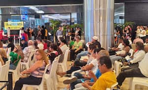 Cali; Aumenta demanda por expedición de pasaporte en el Valle del Cauca. foto José L Guzmán