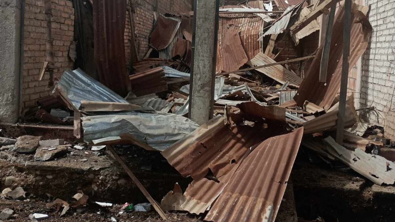 Más de 40 viviendas y locales comerciales terminaron afectados por la onda expansiva que se generó por la activación de un 'camioneta bomba' en El corregimiento de El Plateado, Argelia, Cauca.