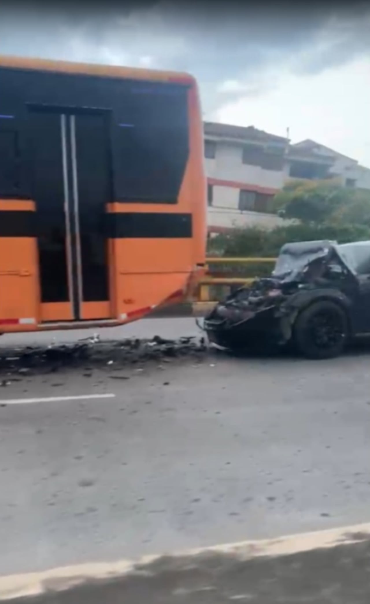 El vehículo de alta gama marca Audi implicado en el choque múltiple fue inmovilizado por las autoridades de tránsito.