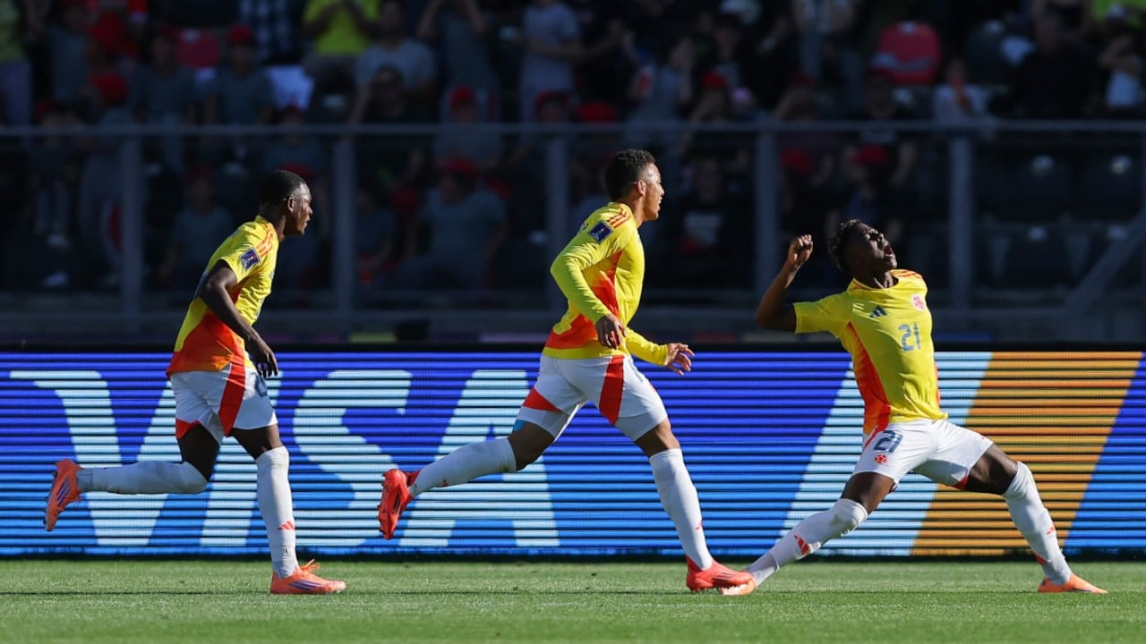 Neiser Villarreal anotando el segundo gol para Colombia.