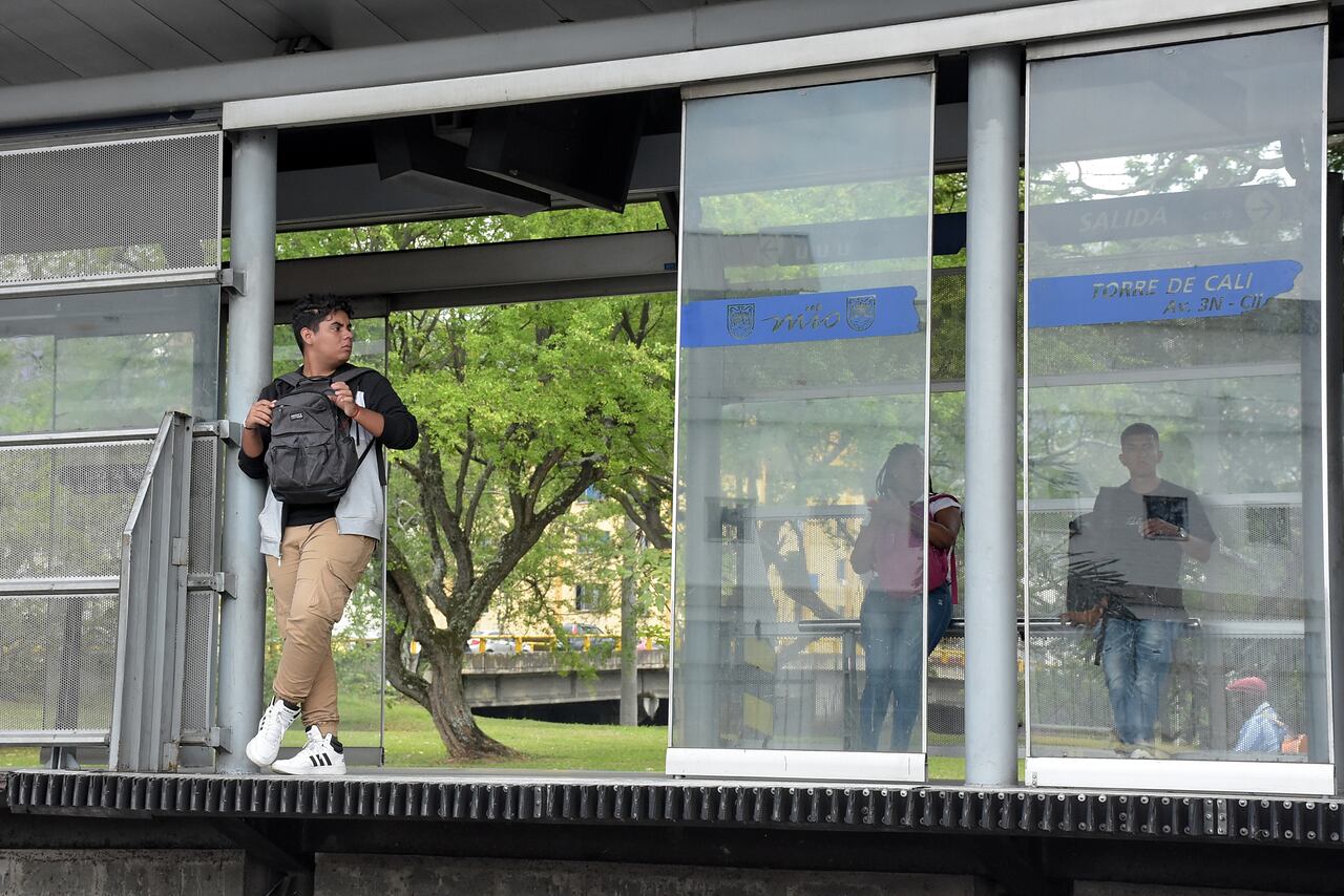 En Cali, la movilidad ha empeorado con el paso de los años, mientras el MÍO, medio de transporte llamado a ser la solución, solo contó con una satisfacción promedio de 4.1 en los caleños en 2022, en una escala de 0 a 10.
En esta medición, cero significa ‘nada satisfecho’ y diez quiere decir ‘completamente satisfecho’.