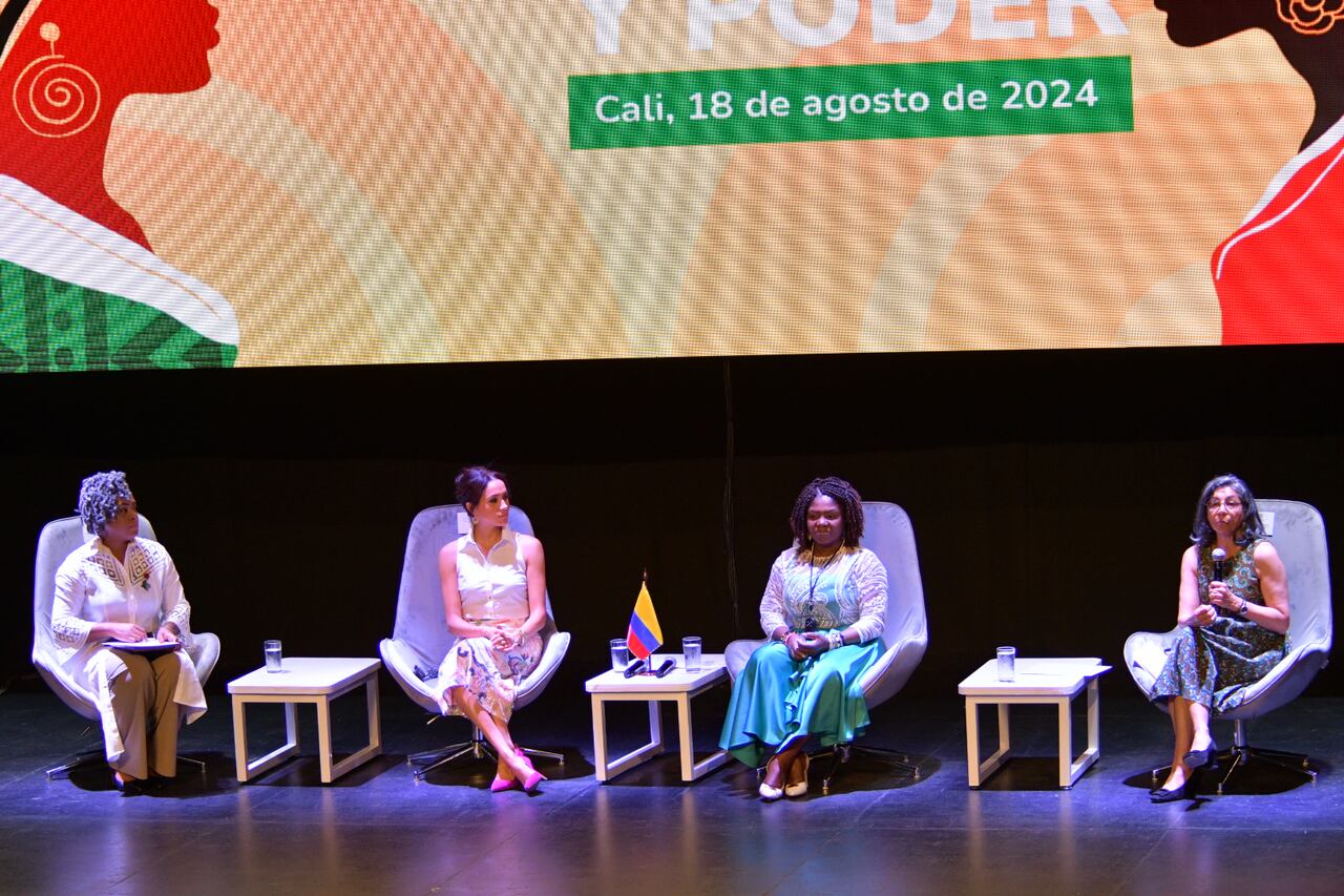 Visita del príncipe Harry y Meghan Markle a Cali, en el teatro Municipal