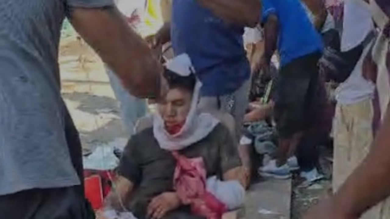 Los uniformados recibieron los primeros auxilio de la comunidad del casco urbano de este municipio, luego de ser atacado por más de siete horas por disidencias de las Farc.