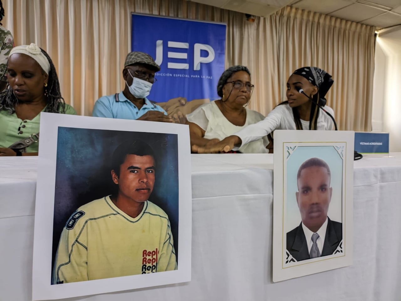 Familiares de víctimas de tres casos de falsos positivos ocurridos en 2007.