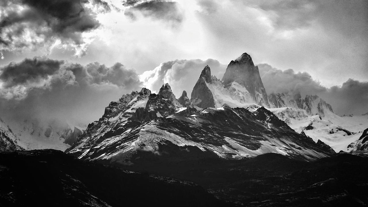 Tragedia en la Cordillera de Los Andes: mueren cinco turistas extranjeros en parque nacional chileno durante excursión.