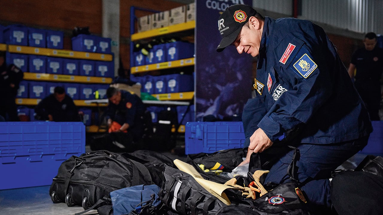 Como parte de la misión de asistencia humanitaria que Colombia brindará a Venezuela tras el sismo, se realizó el alistamiento del personal y de los equipos especializados del grupo USAR COL-1, que viajarán para apoyar las labores de búsqueda y rescate.