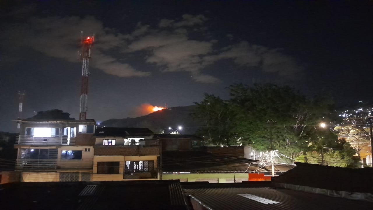 En la noche de este jueves, 13 de agosto, se reporta un incendio en Yumbo, muy cerca del barrio de las Américas.