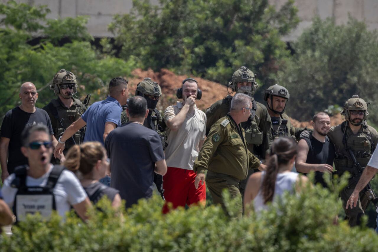 Andrey Kozlov, de 27 años, y Almog Meir, de 21, dos de los cuatro rehenes israelíes recuperados tras una operación militar