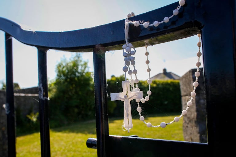 Una fotografía tomada el 20 de mayo de 2025 muestra el antiguo Hogar para Madres y Bebés de Santa María, en Tuam, a las afueras de Galway, al oeste de Irlanda. Se cree que alberga una fosa común de niños y madres. El Hogar para Madres y Bebés de Santa María estaba dirigido por monjas de la orden del Buen Socorro.