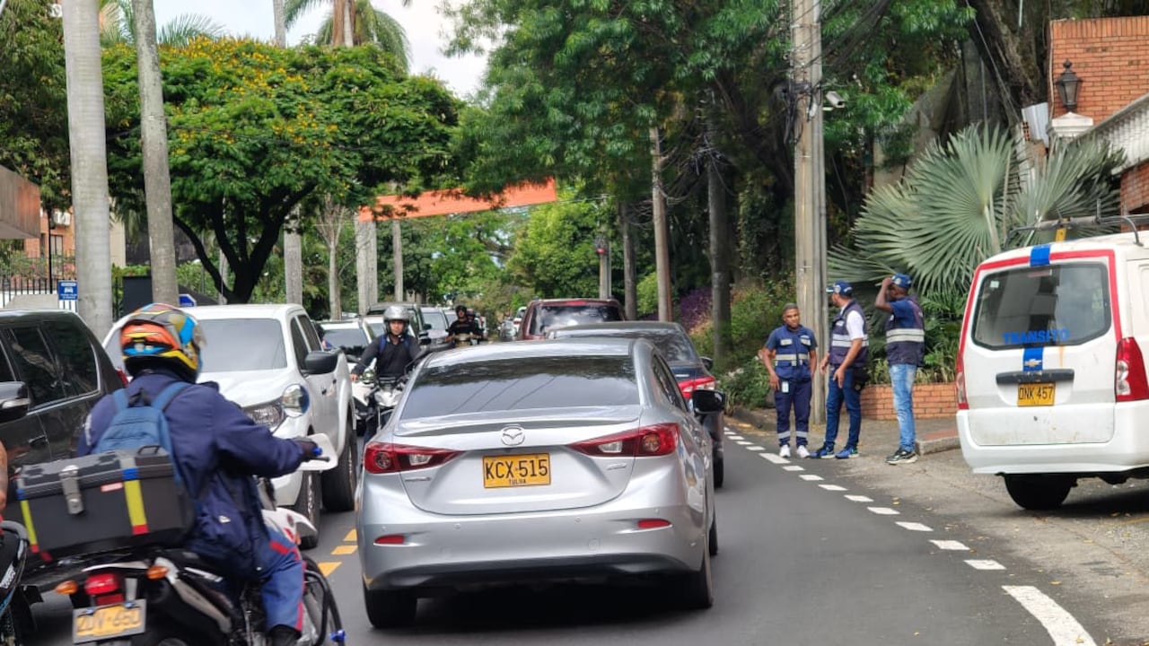 La Secretaría de Movilidad evalúa la instalación de medidas de control de velocidad y un nuevo paso peatonal en la Avenida Belalcázar, frente al Museo Caliwood.