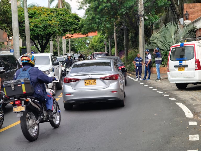 La Secretaría de Movilidad evalúa la instalación de medidas de control de velocidad y un nuevo paso peatonal en la Avenida Belalcázar, frente al Museo Caliwood.