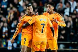 Real Madrid rescata una victoria sobre el final del compromiso.