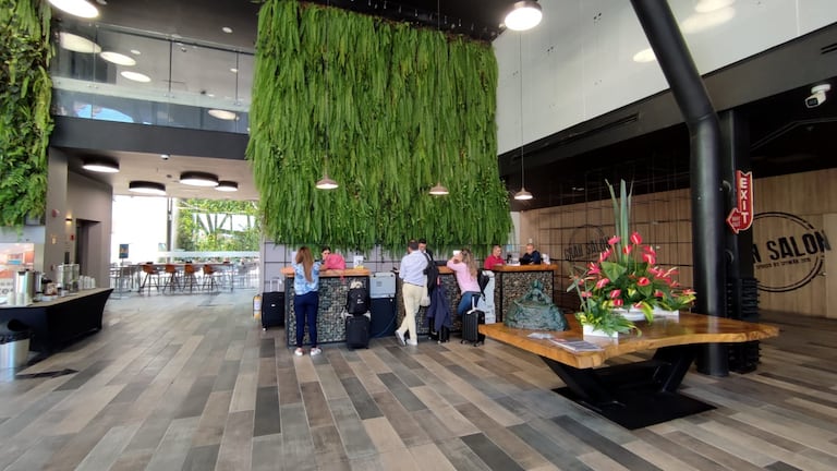 Hotel Spiwak Cali. Ami Spiwak.