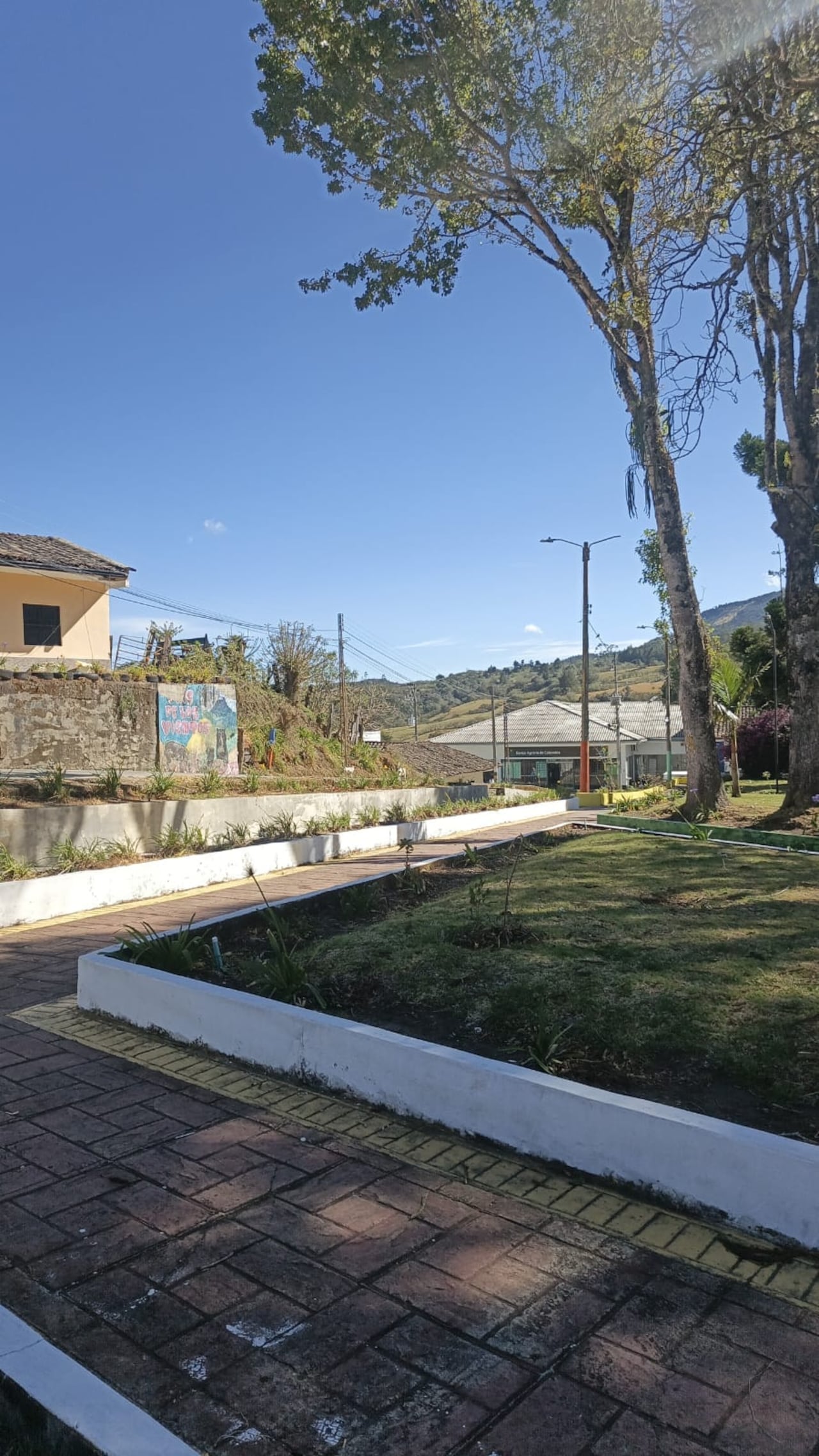 Sotará es un municipio Colombiano ubicado en el departamento del Cauca, cuya cabecera municipal recibe el nombre de Paispamba y fue fundada en 1870 por Marcelino Burbano. con una población aproximada de 15.000 habitantes. La cabecera municipal fue parcialmente destruida por un terremoto el 6 de marzo de 2007.