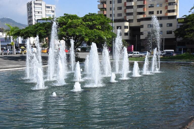El panorama de la fuente cambió: tras las denuncias, el sistema fue reactivado y el espacio recuperó parte de su dinámica habitual.