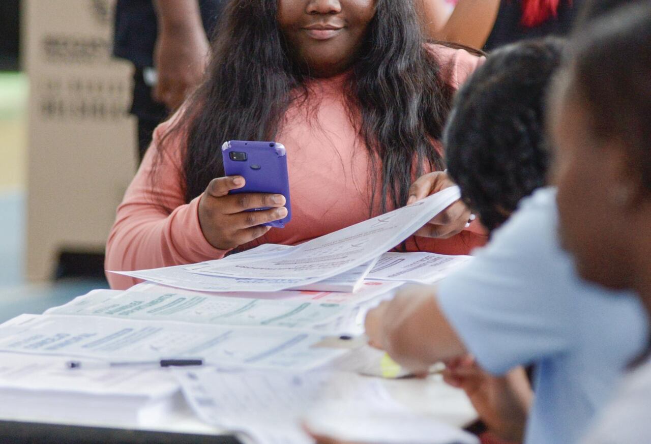 El 19 de septiembre, un mes antes de las votaciones, vence el plazo para modificar la inscripción de los candidatos por causas constitucionales o legales.