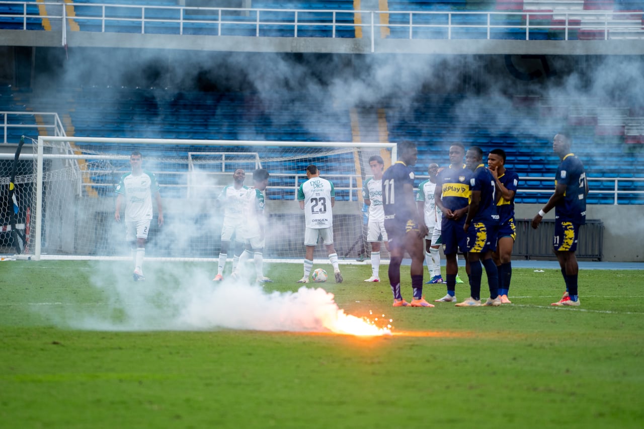 Imagen de los desmanes en el Estadio Pascual Guerrero en el partido de Copa Colombia entre Boca Juniors de Cali y Deportivo Cali.