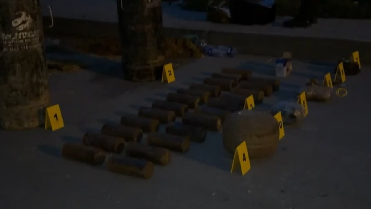 Uniformados de la Policía Metropolitana de Pasto lograron este resultado durante el operativo en el que fue interceptado el vehículo tipo vagoneta que transportaba material explosivo y circulaba con una placa falsa en su parte delantera.
