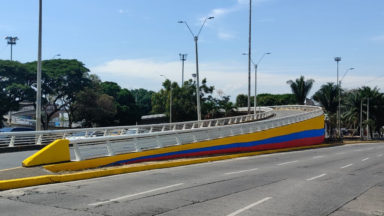 La recuperación de puentes y corredores viales hizo parte de la estrategia con la que Cali se preparó para recibir la primera posesión presidencial realizada fuera de Bogotá, un trabajo que involucró a los ciudadanos.
Foto: José Luis Guzmán / El País