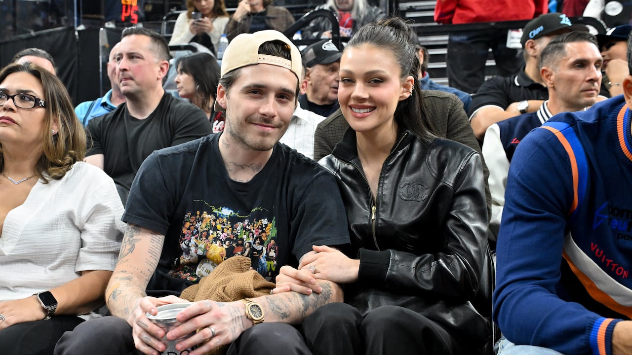 El hijo mayor de Victoria y David Beckham publicó una serie de mensajes que reavivan la polémica sobre su distanciamiento familiar.