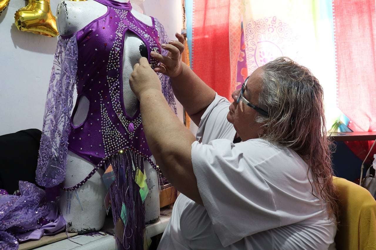 Pilar Durán Noreña diseñadora de trajes para bailarines de salsa