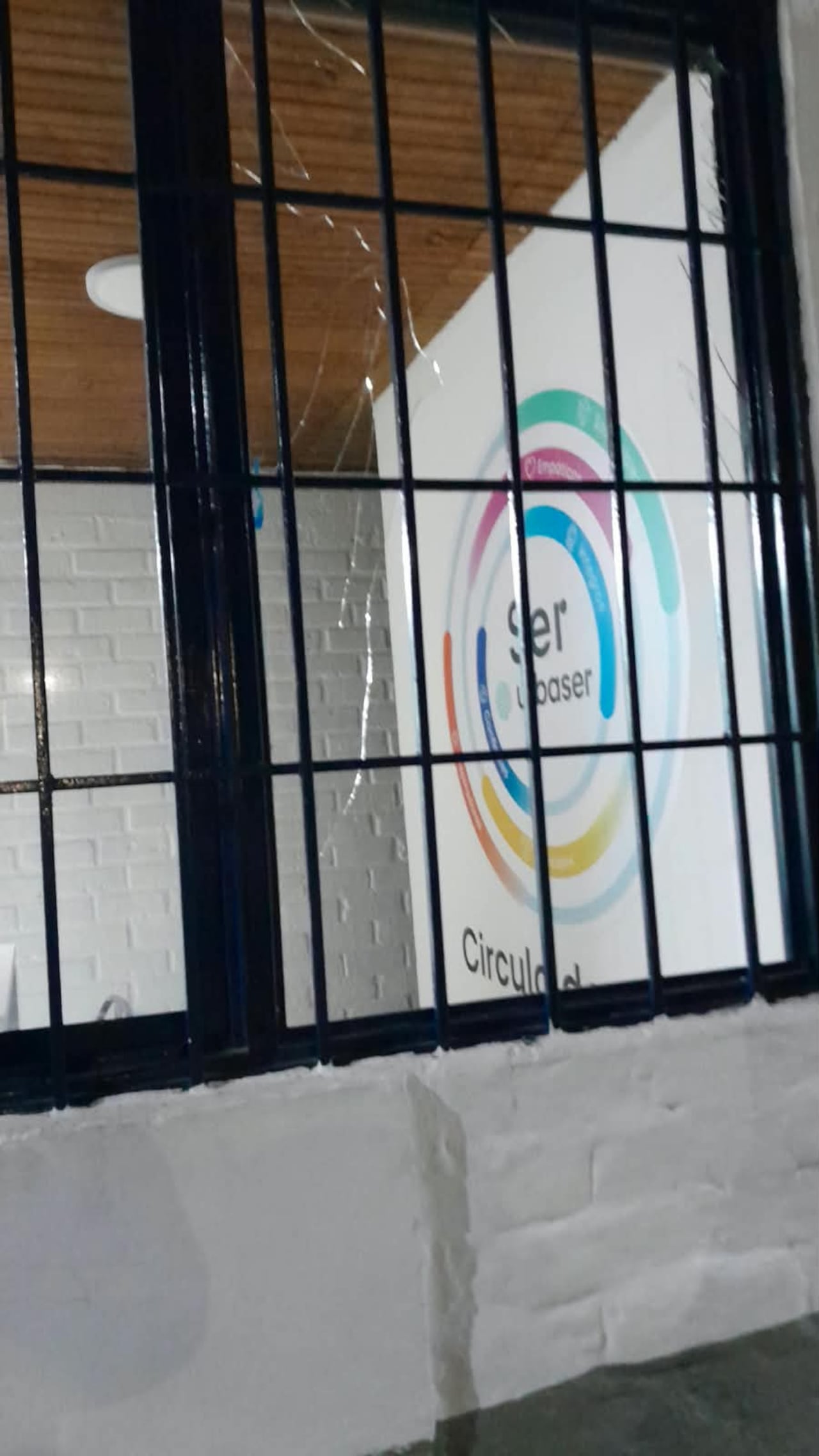 En su pronunciamiento, la compañía subrayó que la recolección de residuos la realizan personas, conductores, operarios, supervisores y equipos de apoyo, que trabajan a diario para mantener limpia la ciudad y proteger las condiciones básicas de salubridad.