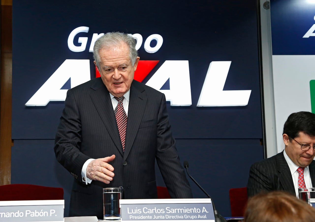 Luis Carlos Sarmiento Angulo
Grupo Aval Acciones y Valores S.A. convoca a los señores Accionistas titulares de
acciones ordinarias a la reunión extraordinaria de la Asamblea General de Accionistas
mayo 2 2016