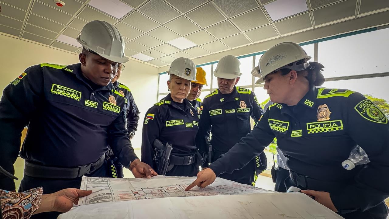La visita fue realizada por el Brigadier General Herbert Luguiy Benavidez, Jefe
Nacional de Administración de Recursos, al Departamento de Policía Valle del Cauca (DEVAL)