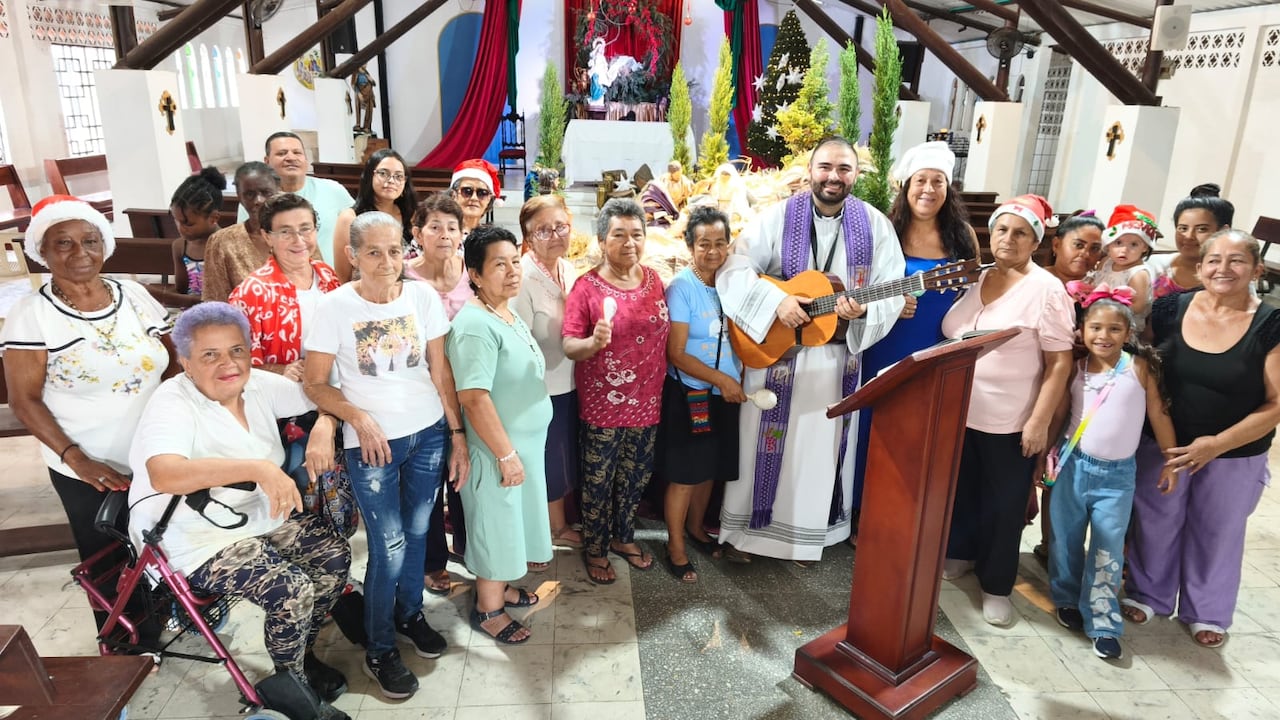 Imágenes de la parroquia San José Obrero, en el barrio El Poblado, oriente de Cali, desde donde El País transmitió el primer día de la novena navideña 2025