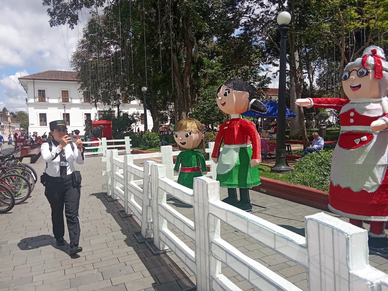 La temporada decembrina atrae visitantes de distintas regiones del país, muchos de ellos interesados en conocer una de las ciudades coloniales más emblemáticas de Colombia. Los museos extenderán horarios, las iglesias ofrecerán conciertos navideños, y agrupaciones locales exhibirán sus talentos en espacios abiertos y plazas.