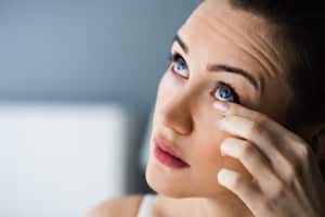 Los orzuelos pueden generar picor y otras molestias.