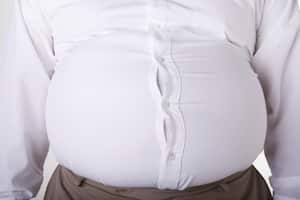 grasa; barriga; completo; satisfecho; comer en exceso problemas de peso; tirante