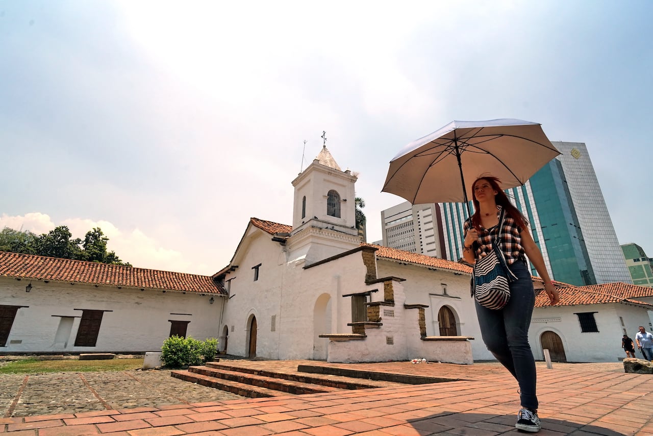 Las altas temperaturas que se viven por estos días en Cali, van en contra de los pronósticos que decían que agosto sería de intensas lluvias. 28 de agosto de 2024. Foto Jorge Orozco / El País.