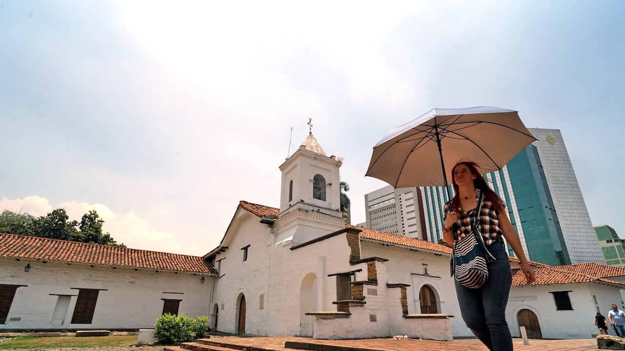 Las altas temperaturas que se viven por estos días en Cali, van en contra de los pronósticos que decían que agosto sería de intensas lluvias. 28 de agosto de 2024. Foto Jorge Orozco / El País.