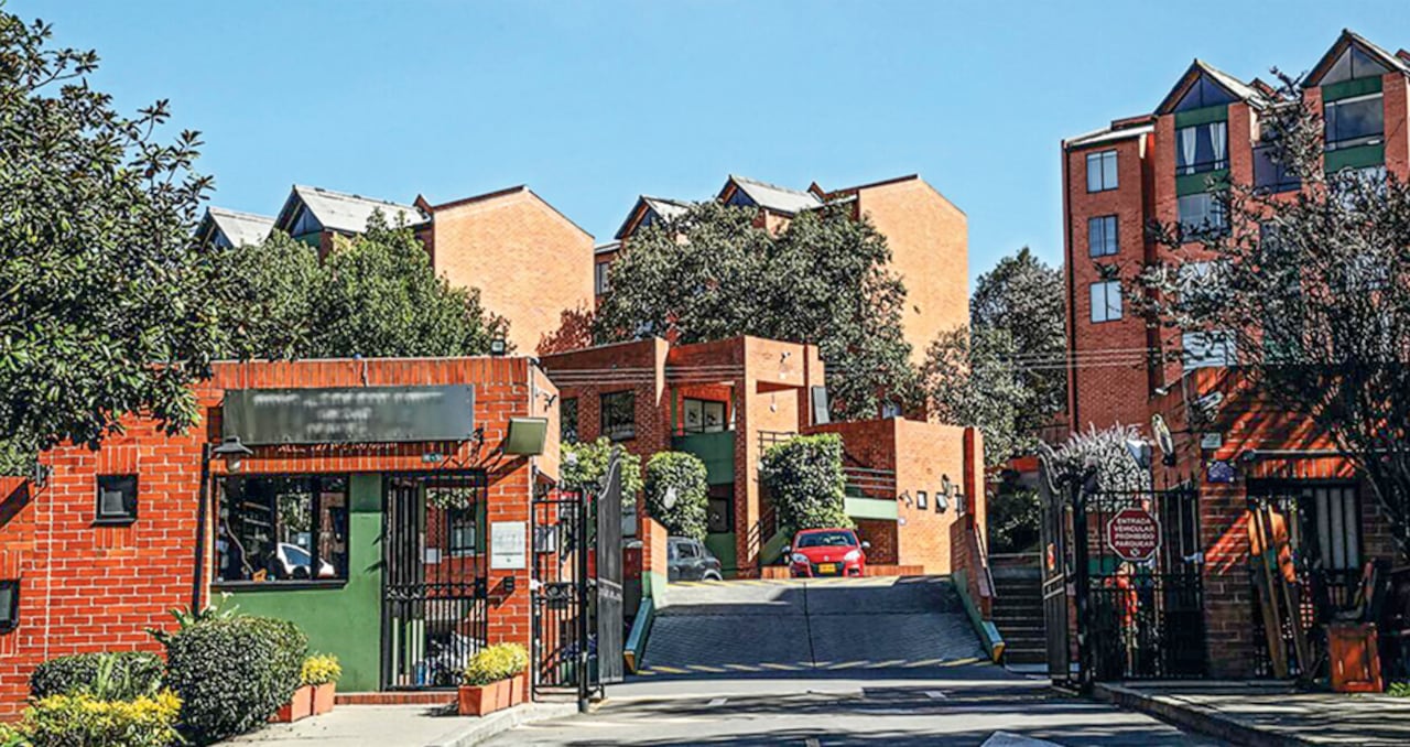 La familia vivía en una casa del noroccidente de Bogotá. Los vigilantes del conjunto residencial encontraron al menor, mientras su mamá gritaba por ayuda.