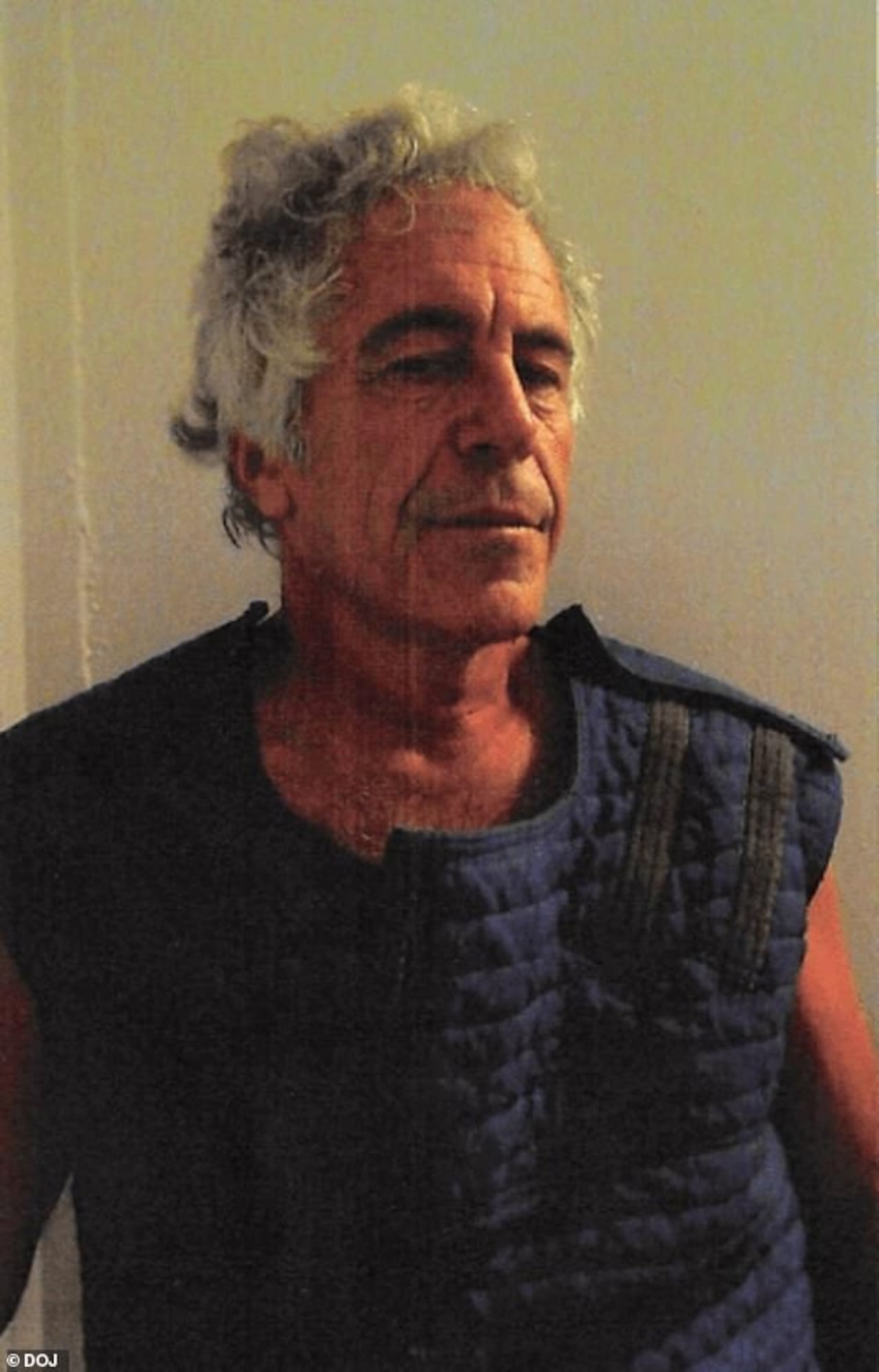 Salen a luz fotos de Jeffrey Epstein un mes antes de morir en su celda; Las fotos hacen parte de los más de 40.000 documentos desclasificados por el Departamento de Justicia de Estados Unidos
