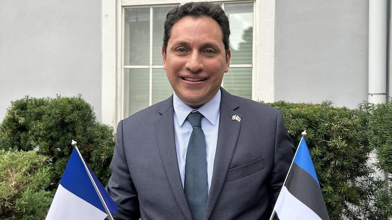 Alexandre Escorcia presentó sus cartas credenciales ante el presidente de Estonia, Alar Karis, como nuevo embajador de Francia en el país.