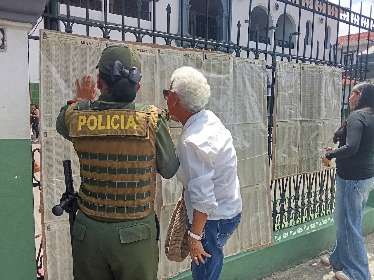 Las elecciones presidenciales de Colombia 2026 se perfilan como uno de los eventos políticos más decisivos en la historia reciente del país. Programadas para elegir al próximo presidente y al vicepresidente de la República, estas elecciones llegan en un contexto de intensos debates sobre economía, seguridad, políticas sociales y rol del Estado.