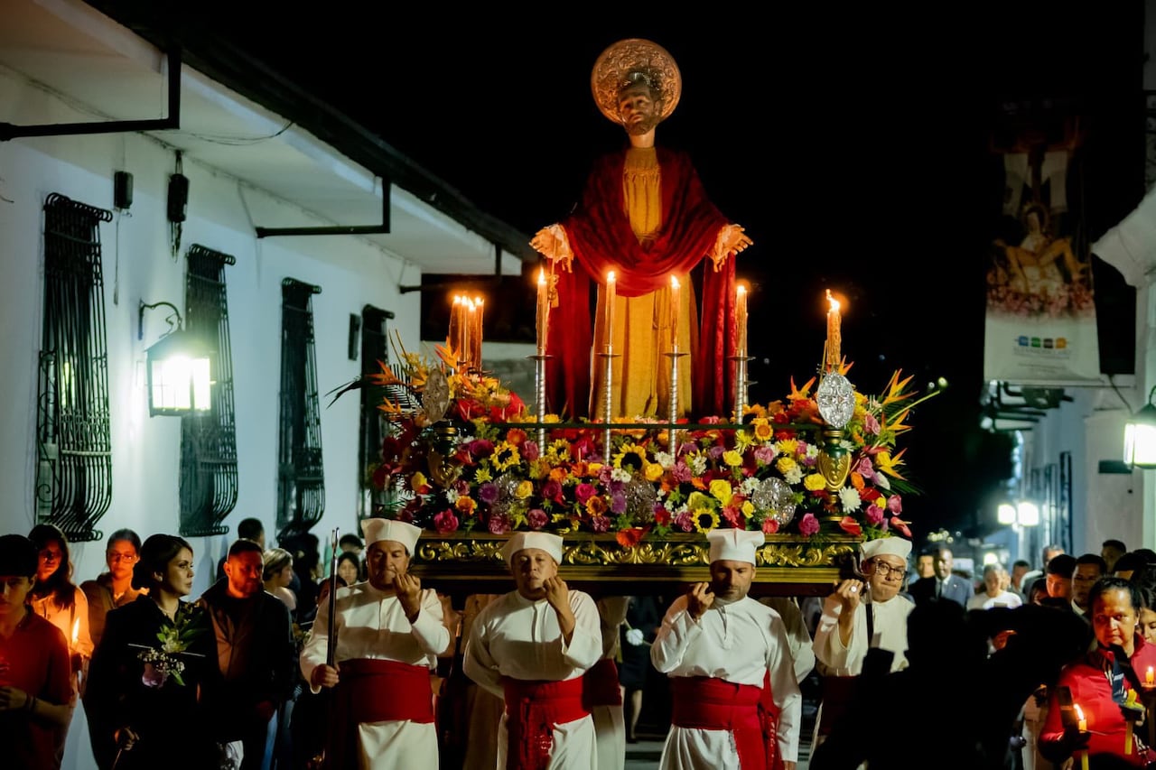 Las procesiones en Popayán continúan atrayendo a cientos de turistas, dinamizando la economía y exaltando el patrimonio cultural del Cauca.