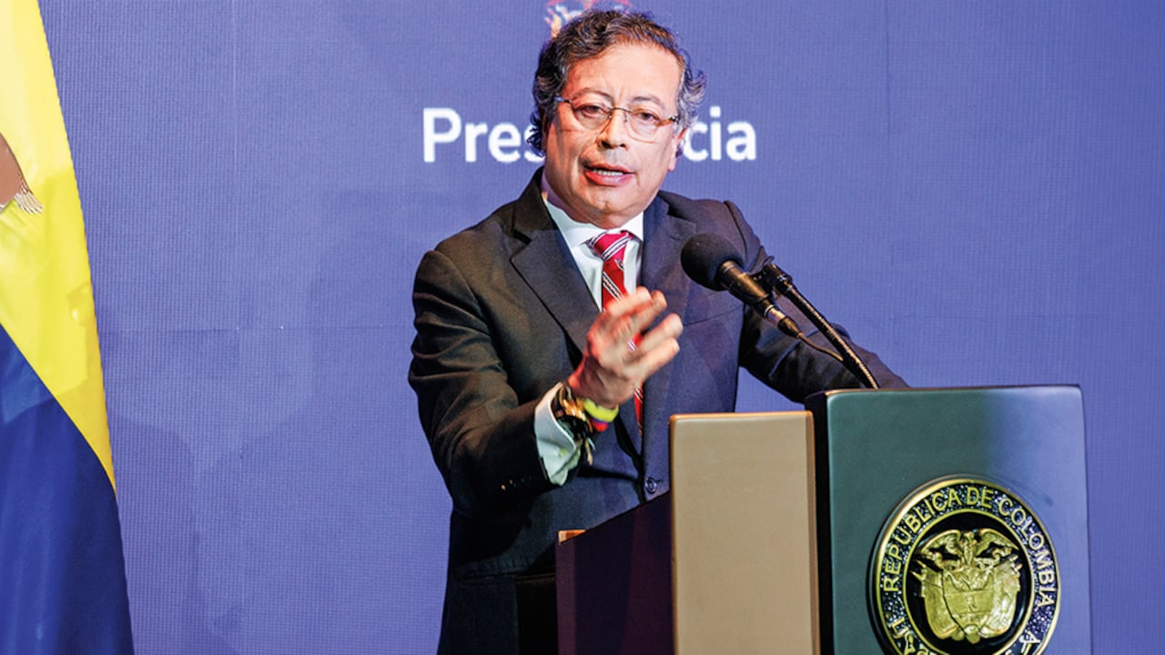 El presidente Petro dijo que asistió a la entrega del premio a Jaime Gilinski como Empresario del Año, pues es un industrial activo en uno de los sectores que busca desarrollar.