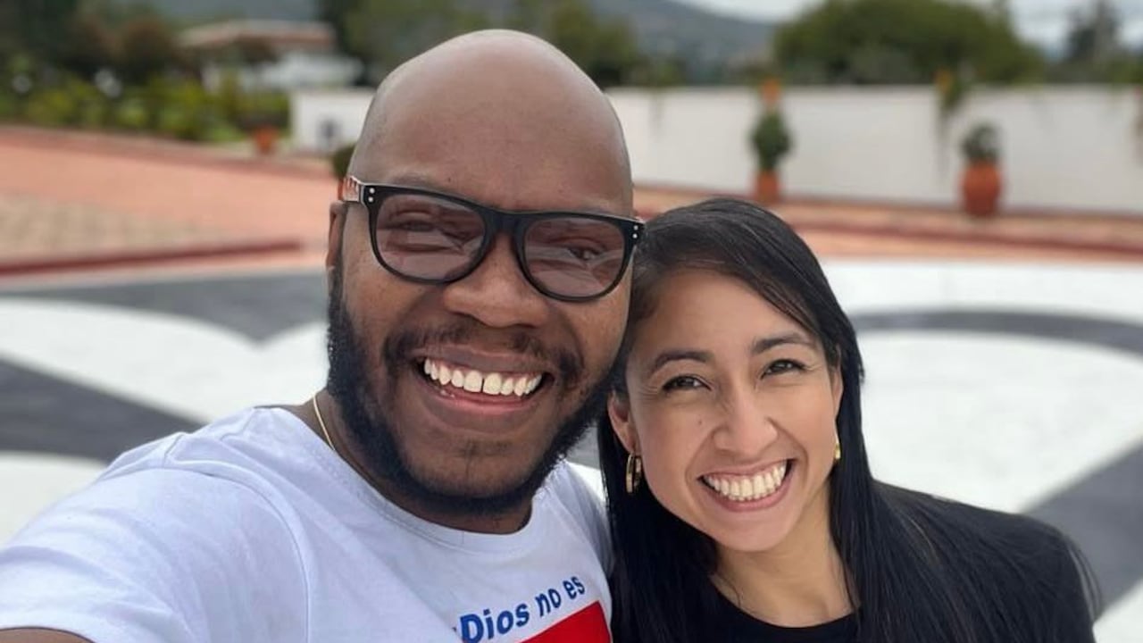 Jhonatan Riascos con su esposa Ángela María Rivera Villalba, docentes, promueven la fe con Cristo al Paso.