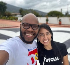 Jhonatan Riascos con su esposa Ángela María Rivera Villalba, docentes, promueven la fe con Cristo al Paso.