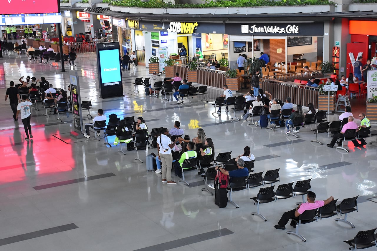 Entrevista General (R) José Henry Pinto, Director Aeronáutica Civil.
